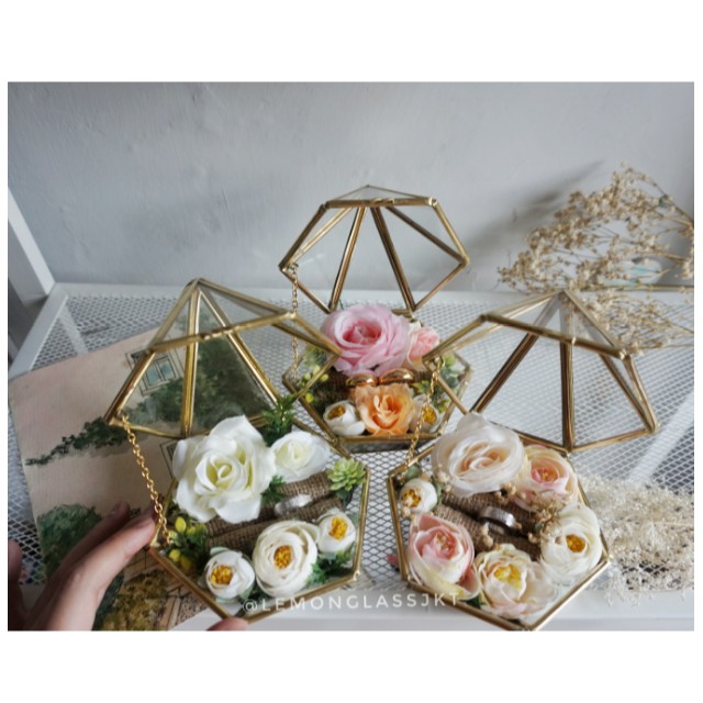 Ring Bearer Pyramid tanpa alas kayu / Terarium Bunga Artificial
