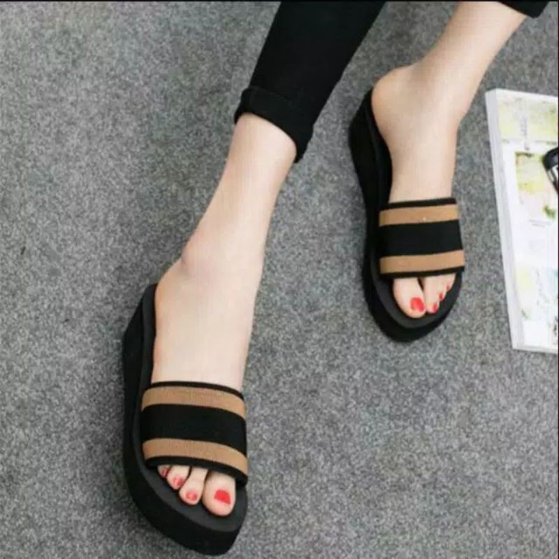 SANDAL WEDGES WANITA GARISUN MELIA