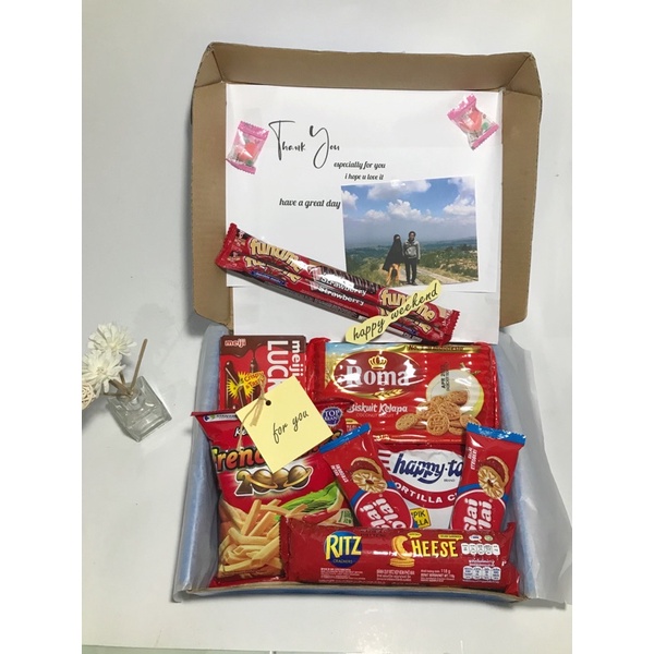 

SNACK BOX / GIFT BOX / Snack Box Murah / Kado Ultah / Kado Wisud / Hampers Snack / Merah
