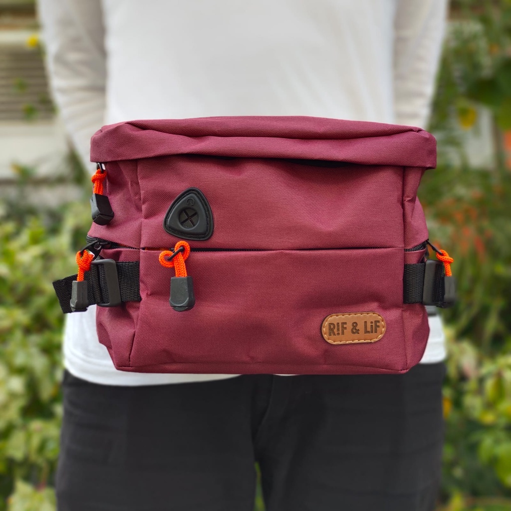 Tas Selempang Pria Laki-laki Cowok untuk Traveling Bahan Synthetic Leather Warna Maroon / Tas Pria untuk Jalan-Jalan Casual Kasual Distro Murah