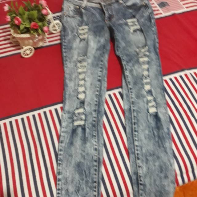 Ripped jeans preloved