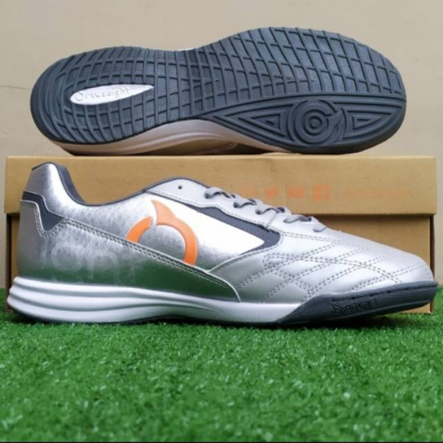 READY Sepatu Futsal Ortuseight FORTE LUMINARE IN SILVER Ortus Original TERLENGKAP