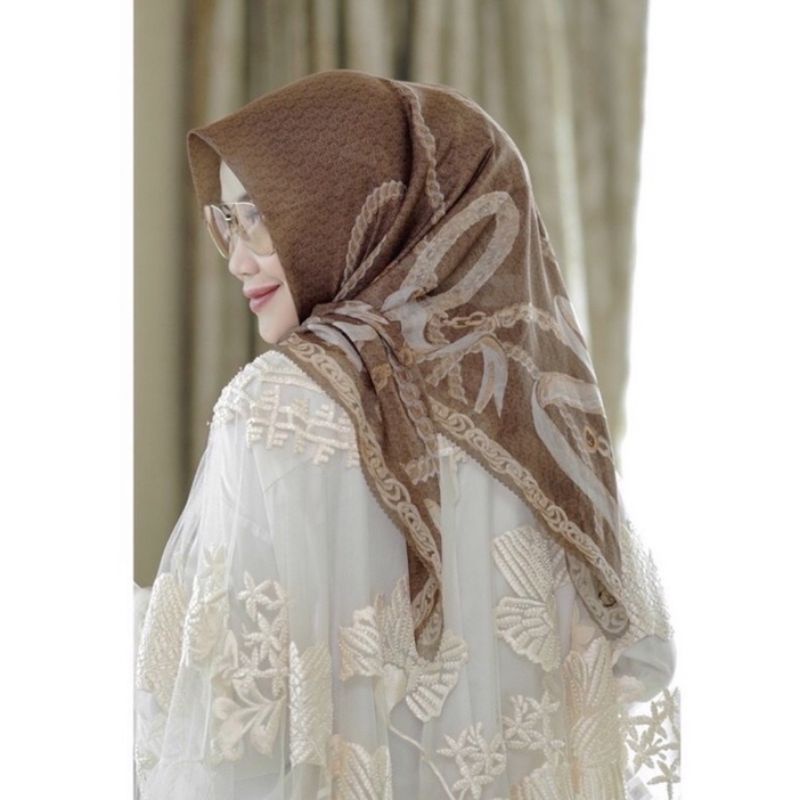 buttonscarves chain wood preloved