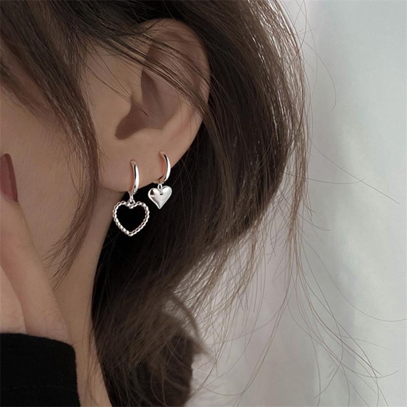 Anting Buckles Bentuk Hati Tidak Teratur Model Sederhana