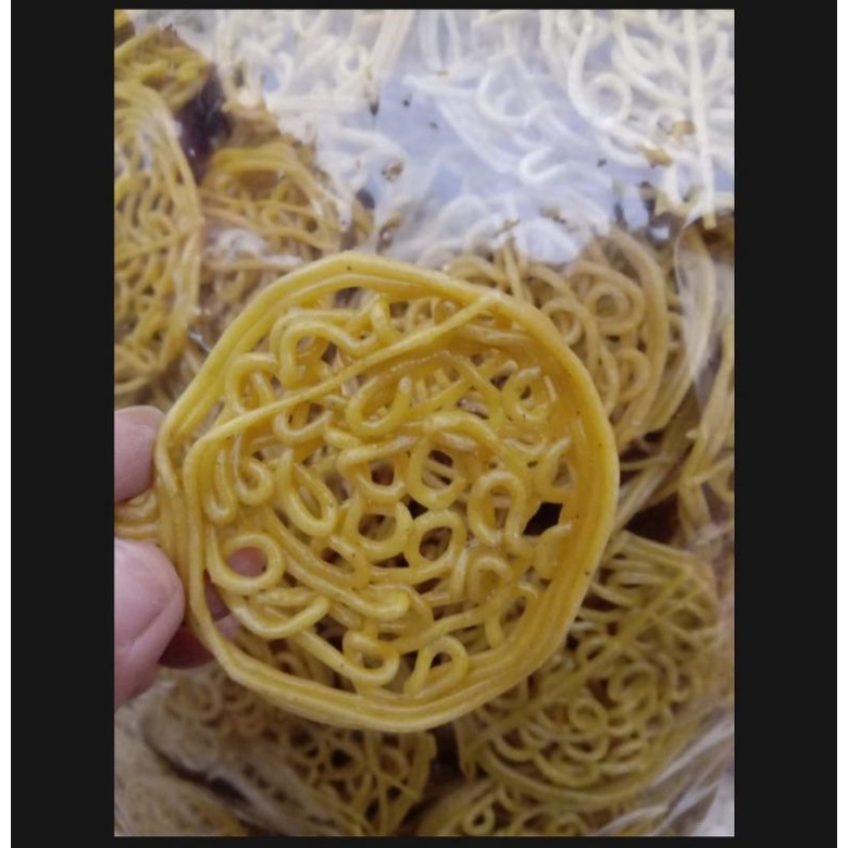 

kerupuk mie kuning mini (mentah)