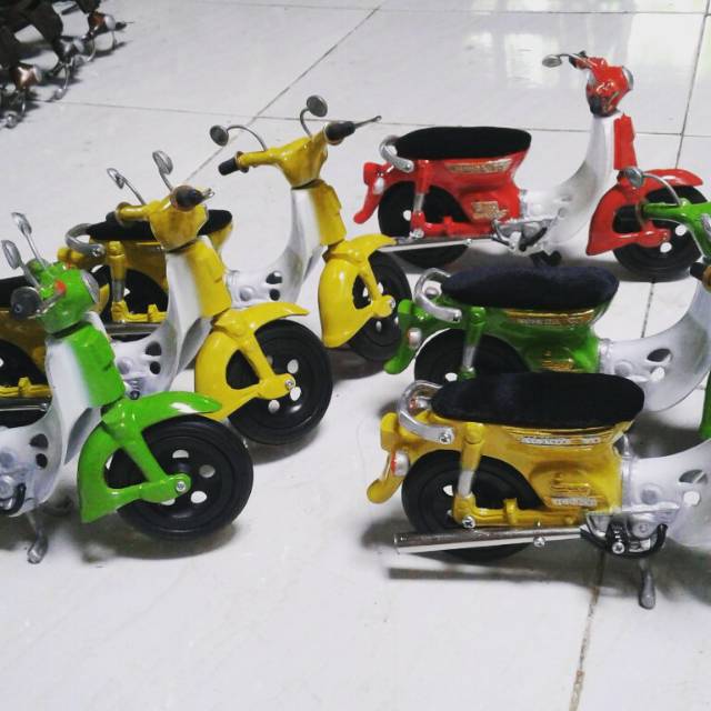 Miniatur motor honda c70
