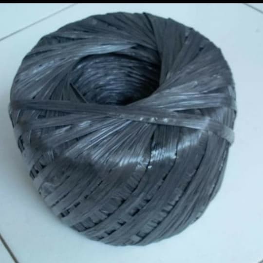 

tali rafia/tali hitam/tali plastik/tali ikat 1kg