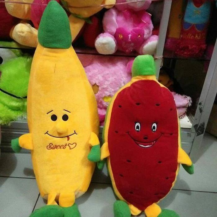boneka buah. pisang atau semangka.