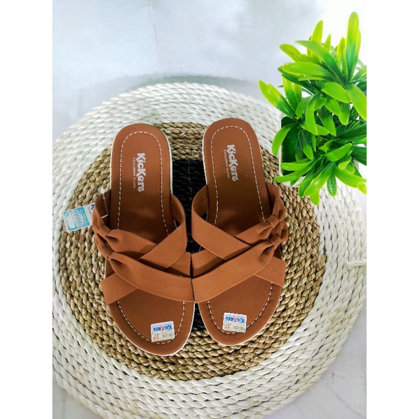 sandal wanita kickers flat teplek