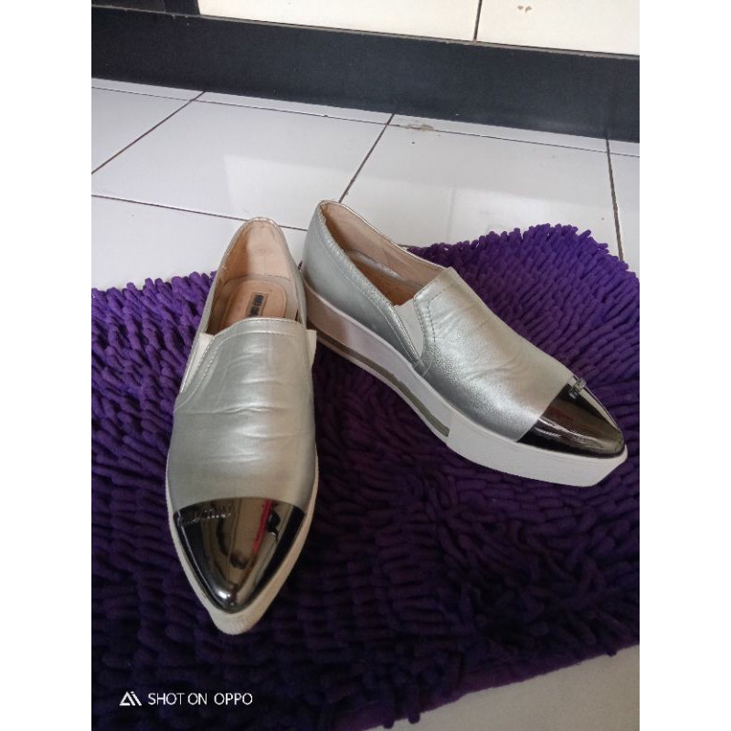 sepatu miumiu