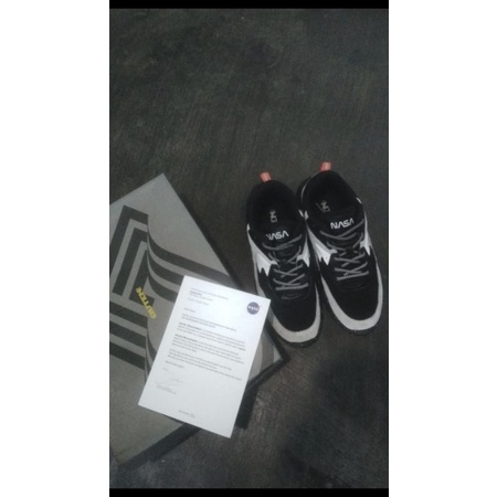 Sneakers Guten Inc X Nasa