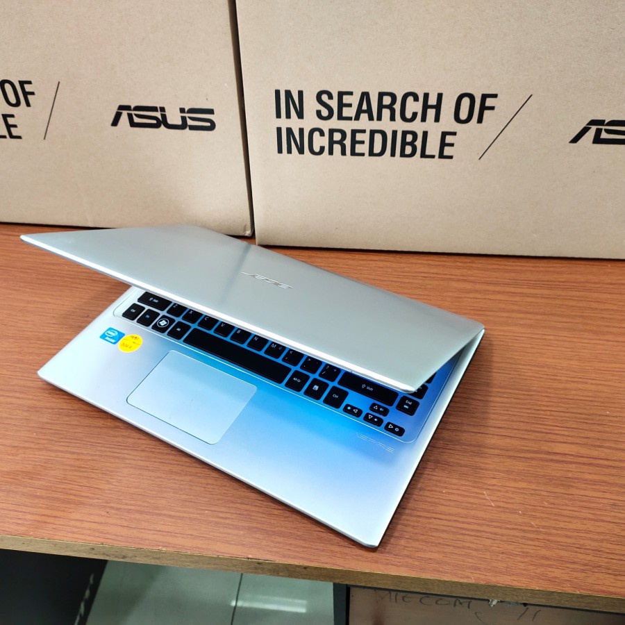 Laptop Leptop Acer V5-471 slim Generasi baru HDD 320GB siap pakai