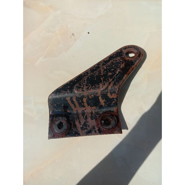 breket besi dudukan knalpot Suzuki trs TRS original