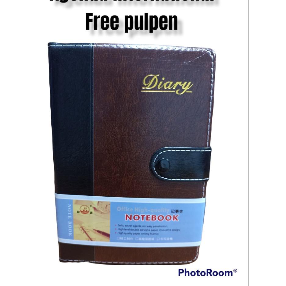 

Terjangkau - BUKU AGENDA KANCING INTERNATIONAL NOTEBOOK 32K UKURAN A5 PLUS PULPEN 19.5 X 13.5 CM ISI 150 HALAMAN
