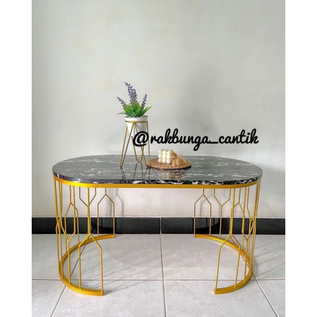 Meja kopi minimalis ruang tamu motif marble