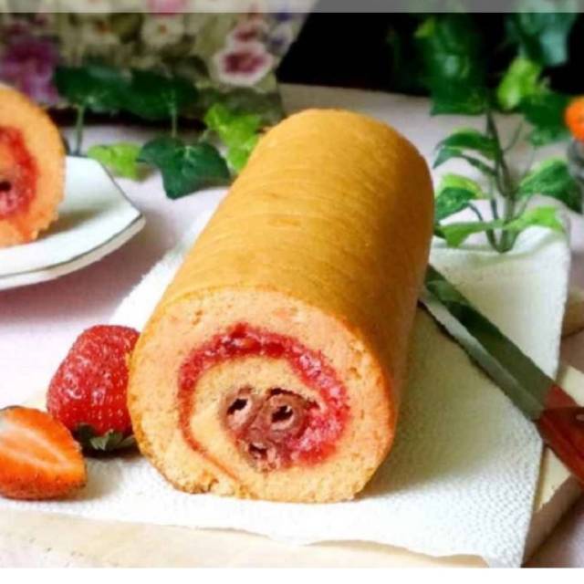 

Bolu gulung meranti rasa strawberry standar