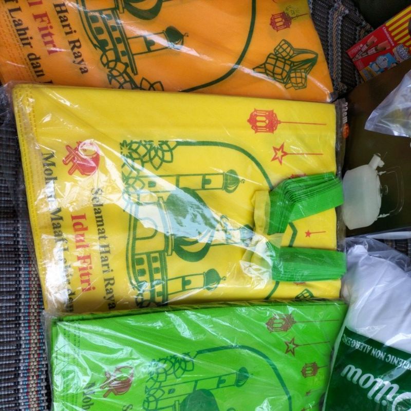 

tas lebaran ukuran 38x45 cm isi 12