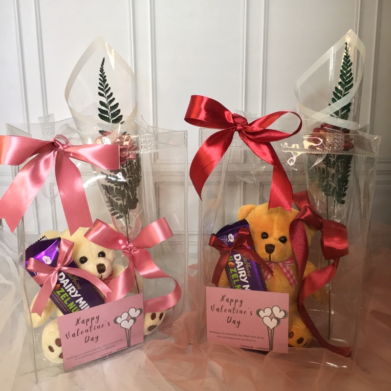 

hadiah wisuda / buket bunga / hadiah ulang tahun
