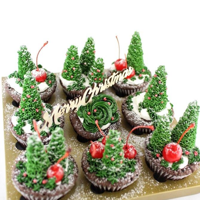 

CUPCAKE HAMPERS NATAL CHRISTMAS TREE WITH SNOW - ISI 9 CUPCAKE SX542CX1S