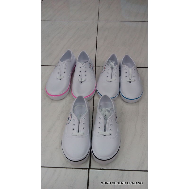  Sepatu  sneakers karet  putih KOMIN  bintang K 065 anak laki 