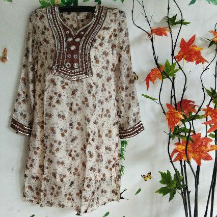 Tunik sifon sutra motif bunga aplikasi payet