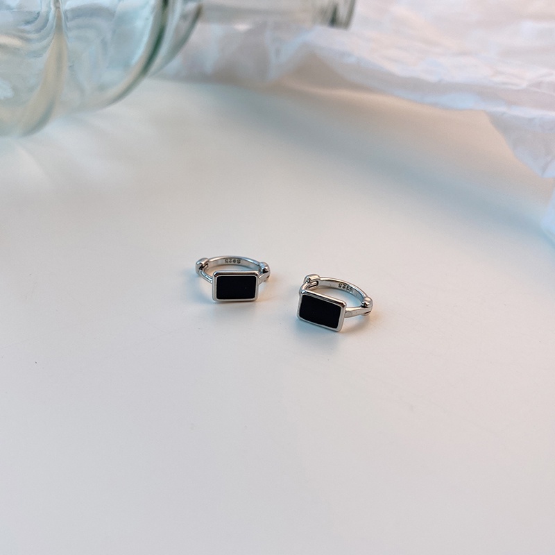 Anting Bentuk Kotak Warna Hitam Gaya Korea