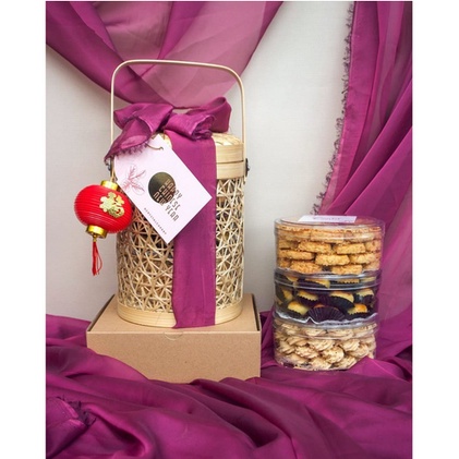 

Aster Truntum / Hampers Bambu Bulat Truntum / Keranjang Bambu / Rantang Bambu Unik