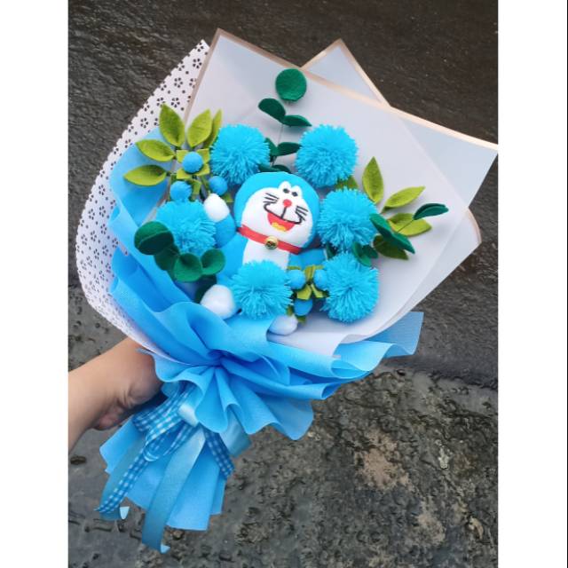 READY buket pompom boneka doraemon kado ulang tahun