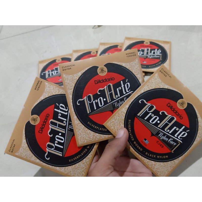 senar gitar classic nilon d addario no 12&3 warna hitam