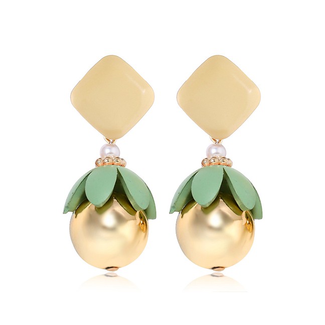 LRC Anting Tusuk Fashion Green Flower Pearl Alloy Wreath Stud Earrings F33189