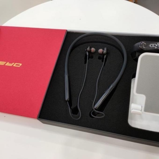 Oase Gift Box Oppo Reno 4 Headset Bluetooth, Smart Band & Stand Holder (Sale)