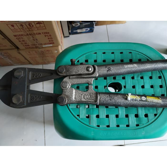 

Gunting Beton Gunting besi / Bolt Cutter Tomeco 30" 30 inch