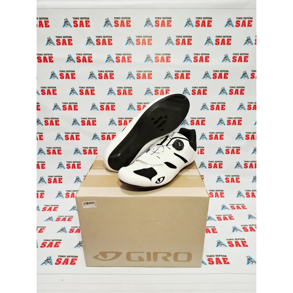 SEPATU CLEAT GIRO SAVIX II MEN