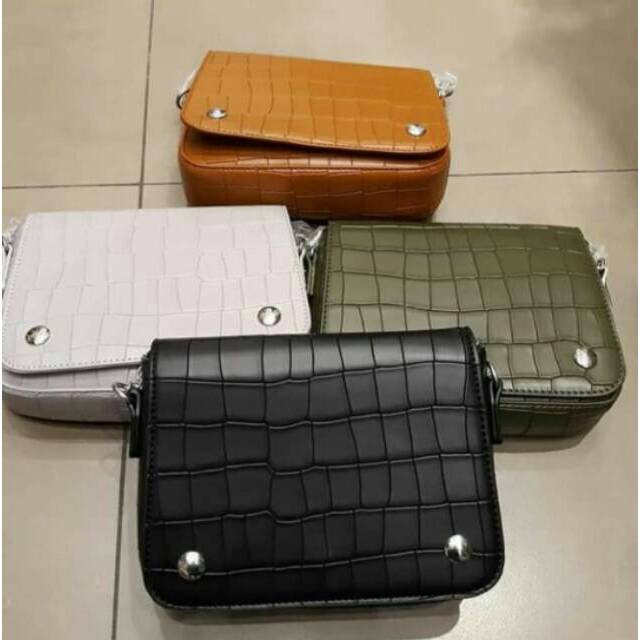 MINISO 4wrn. Vintage croco grain chain . tas miniso ori & murah, ready surabaya