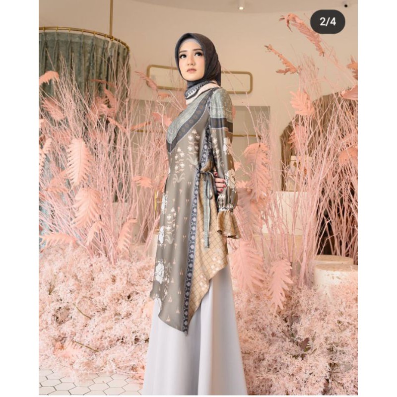 rafflesia blouse wearing klamby