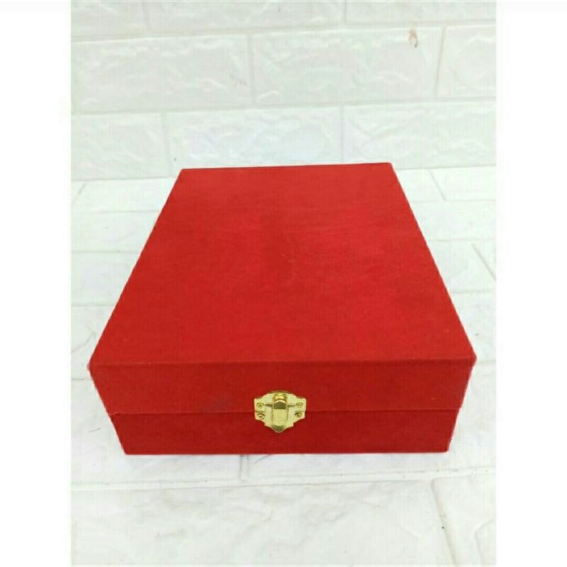 Box Plakat Wisuda Penghargaan ukuran 23x18cm Box Plakat bludru