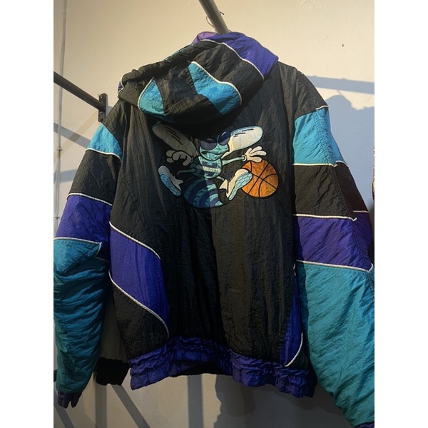 VINTAGE CHARLOTTE HORNETS PRO PLAYER PUFFER JACKET