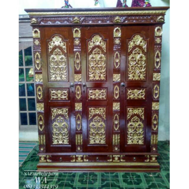 Almari pakaian gebyok