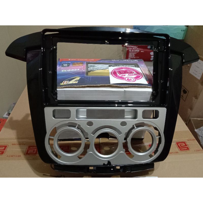 Frame Head Unit android Innova 2012 Up Digital & Manual 9inch