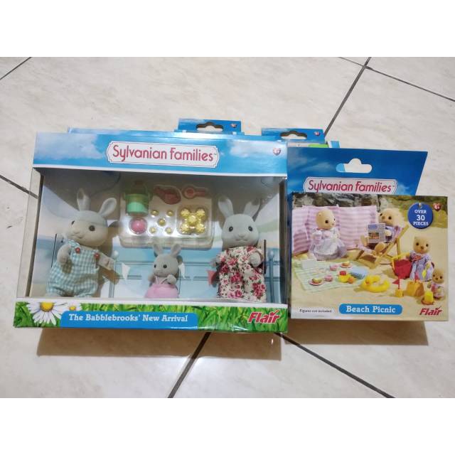 Sylvanian Families Babblebrook New Arrival Beach Picnic