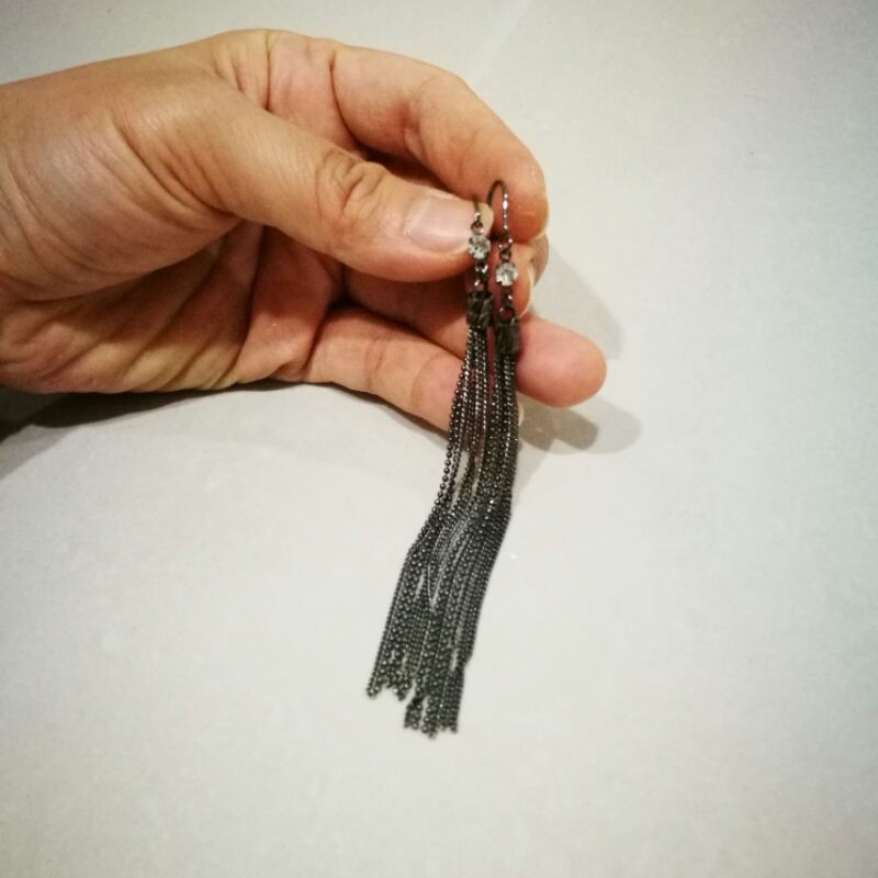 Anting-anting Panjang