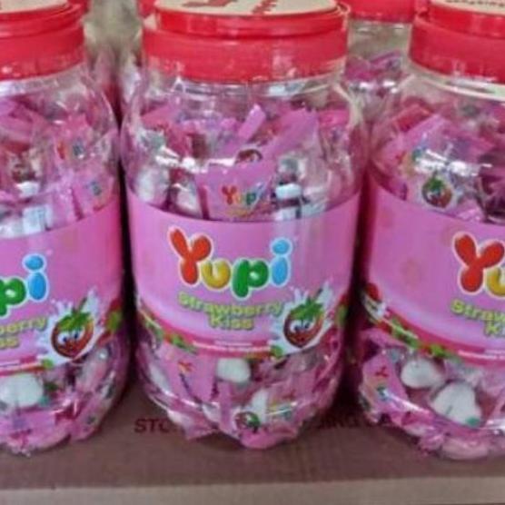 

✨COD✨ PERMEN YUPI STRAWBERRY KISS JAR / TOPLES - ISI 125-130PCS exp 2023 !