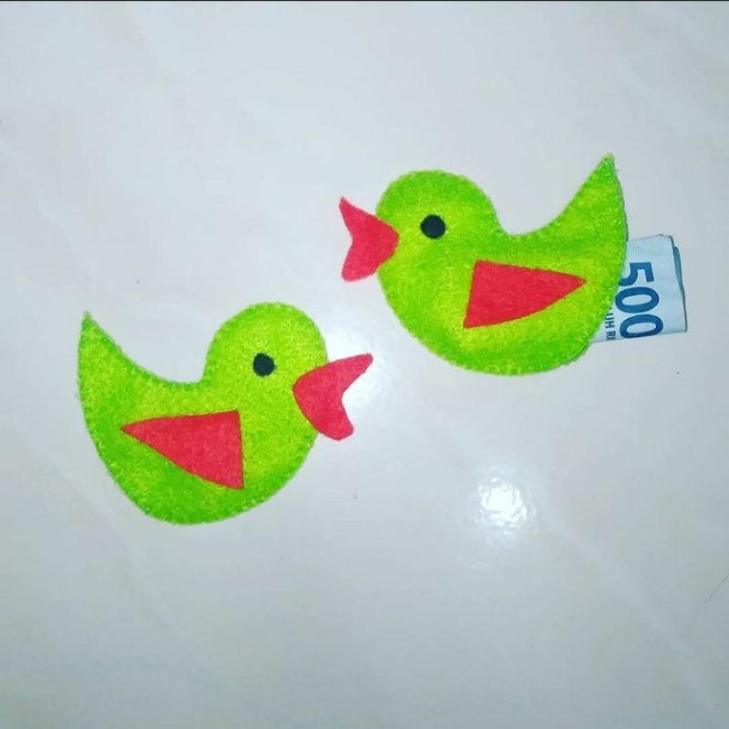 

Amplop Flanel Karakter Burung