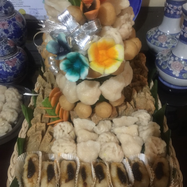 

Tumpeng pempek