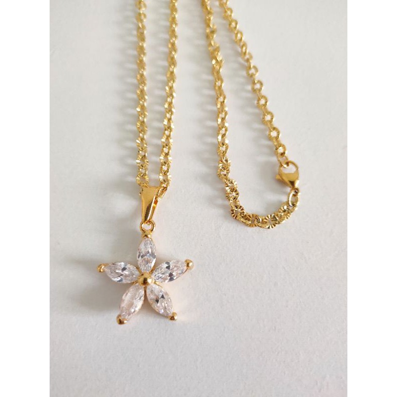 Kalung Permata Bunga Titanium Wanita