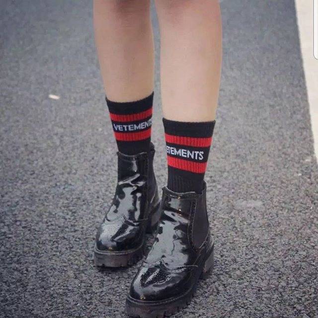 Kaos kaki vetement boy black

Uk 18cm-24cm