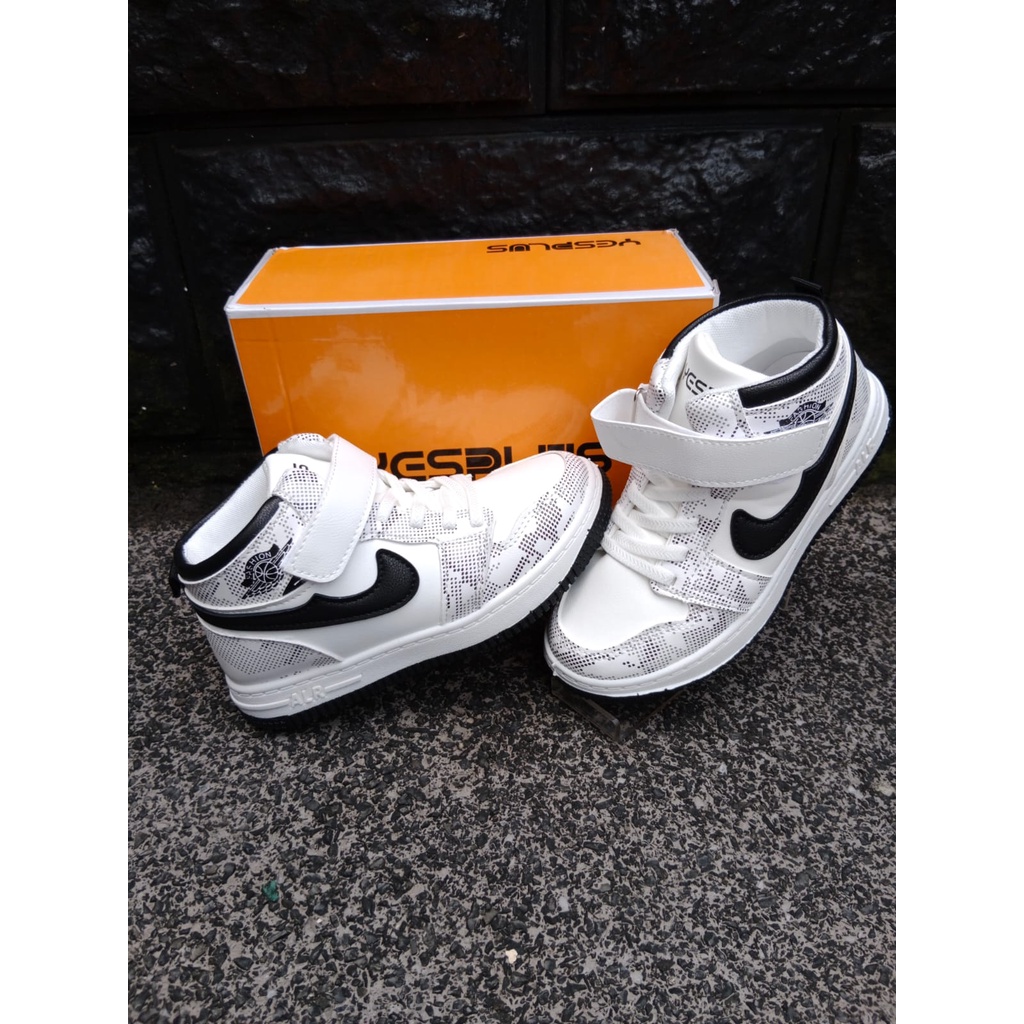 sepatu jordan import keren untuk anak2-anak remaja size 26/31 - 32/37