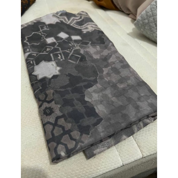 preloved Buttonscarves Haramain