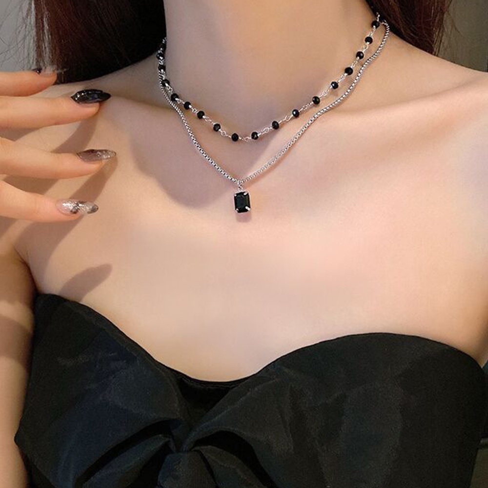 Kalung Rantai Choker Liontin Manik-Manik Resin Hitam Bentuk Kotak Lapisan Ganda Untuk Aksesoris Wanita