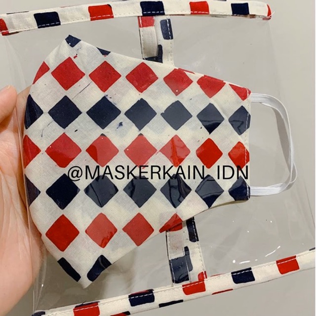 Masker kain 3 lapis motif kotak - kotak merah hitam + pouch